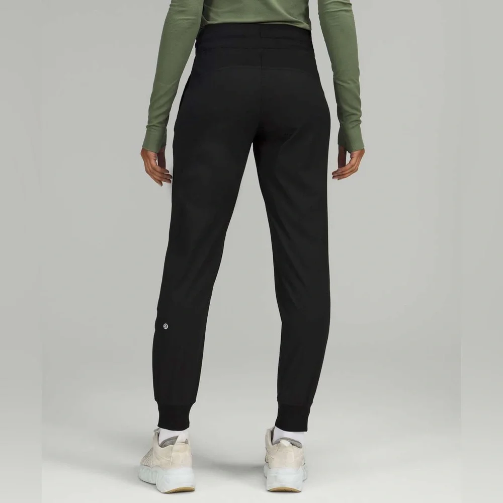 Lululemon Dance Studio Mid-Rise Pull On Jogger in Black size 4